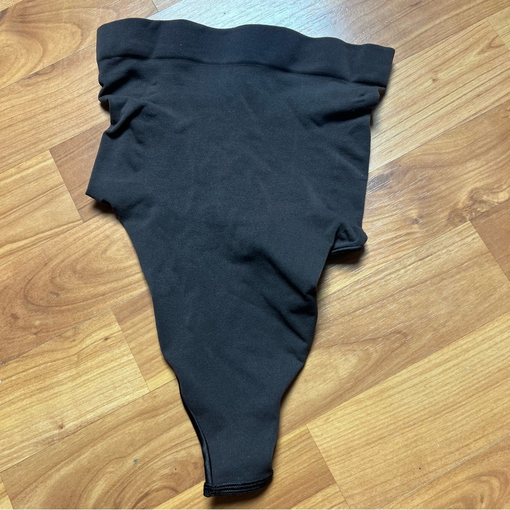 SKIMS SEAMLESS SCULPT HIGH WAIST THONG NWOT - ESPRESSO